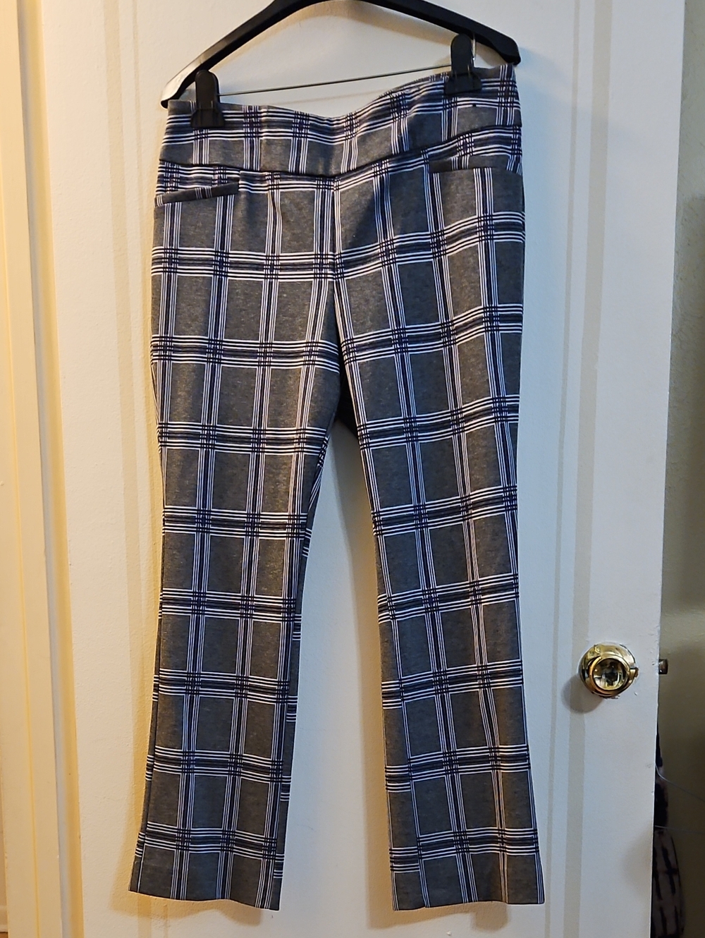 7th Avenue New York & Co. Plaid Gray, White, Blue  Boot-Cut Pants - Size Large